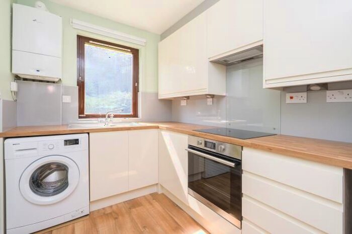 2 Bedroom Flat To Rent In Boat Green, Edinburgh, EH3