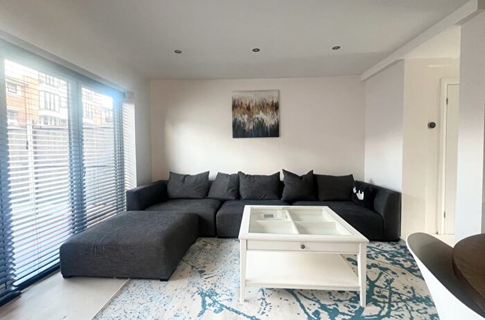 4 Bedroom Town House For Sale In Barnfield Place, Isle Of Dogs, London, E14