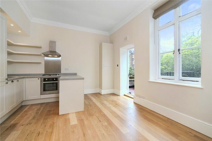 1 Bedroom Flat To Rent In Chepstow Crescent, London, W11