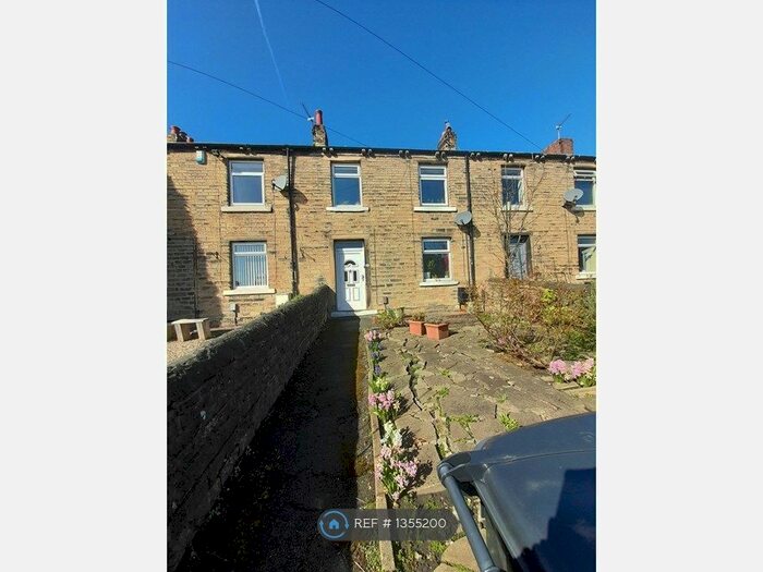 2 Bedroom Terraced House To Rent In West Place, Huddersfield, HD5
