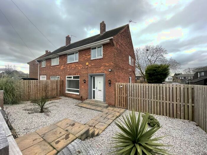 3 Bedroom Semi-Detached House To Rent In Stocks Approach, Leeds, LS14