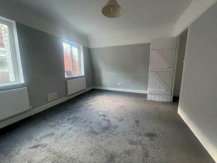 2 Bedroom Semi-Detached House To Rent In Slough, Berkshire, SL2