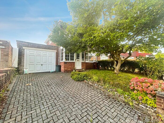 3 Bedroom Semi-Detached House For Sale In The Beeches, Chatham, Kent, ME5