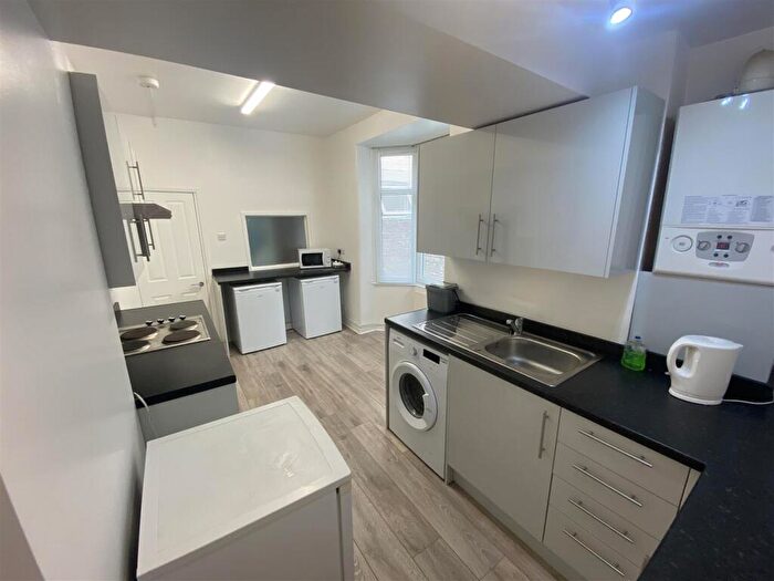 4 Bedroom House To Rent In Telephone Road, Southsea, PO4