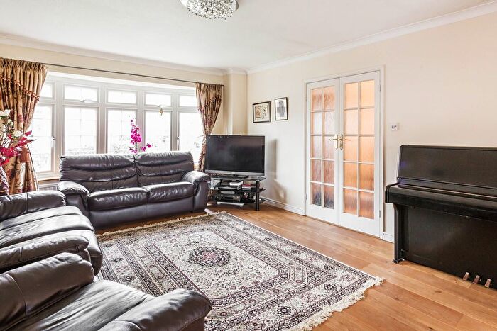3 Bedroom Detached House To Rent In Avenue Road, West Wimbledon, SW20