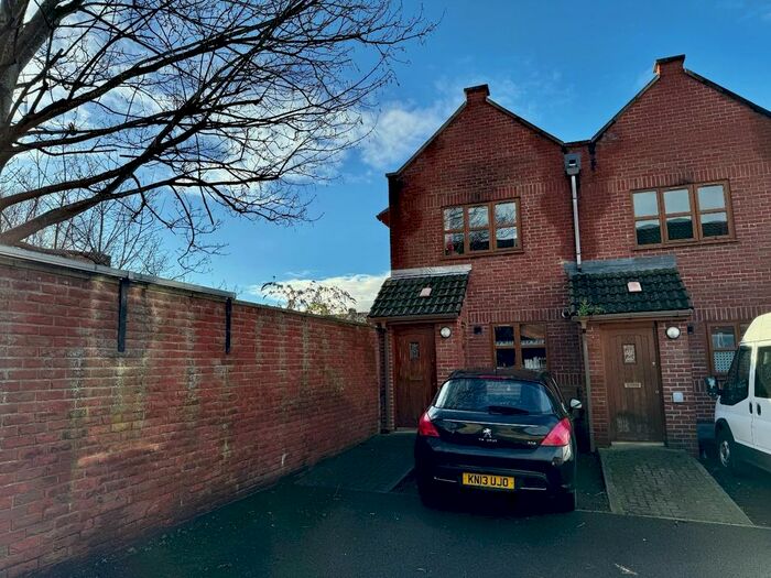 2 Bedroom End Of Terrace House To Rent In George And Dragon Lane, Redfield, Bristol, BS5