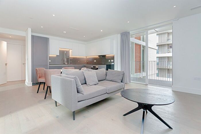 2 Bedroom Flat To Rent In Gartons Way, London, SW11