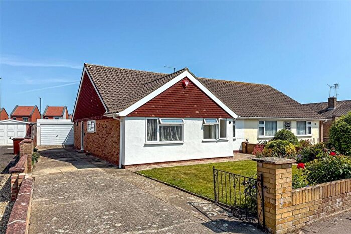 2 Bedroom Bungalow For Sale In Oakcroft Gardens, Littlehampton, West Sussex, BN17