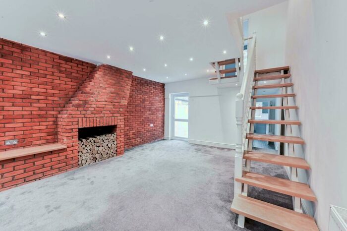 3 Bedroom Terraced House To Rent In Cassiobury Road, Walthamstow, London, E17