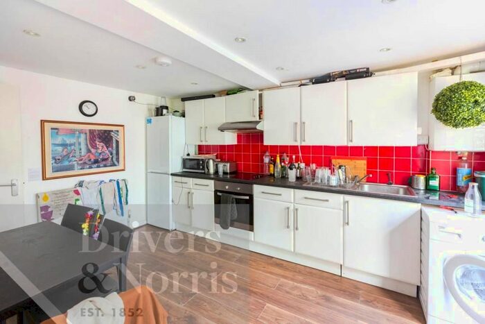 5 Bedroom Flat To Rent In Royal College Street, Camden, London, NW1