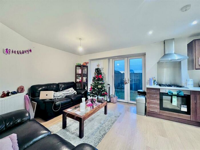 2 Bedroom Apartment To Rent In Park View Court, West Bridgford, Nottingham, NG2