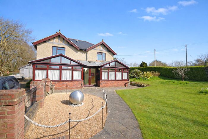 4 Bedroom Detached House For Sale In Large Garden With Outbuildings * Sandford, PO38