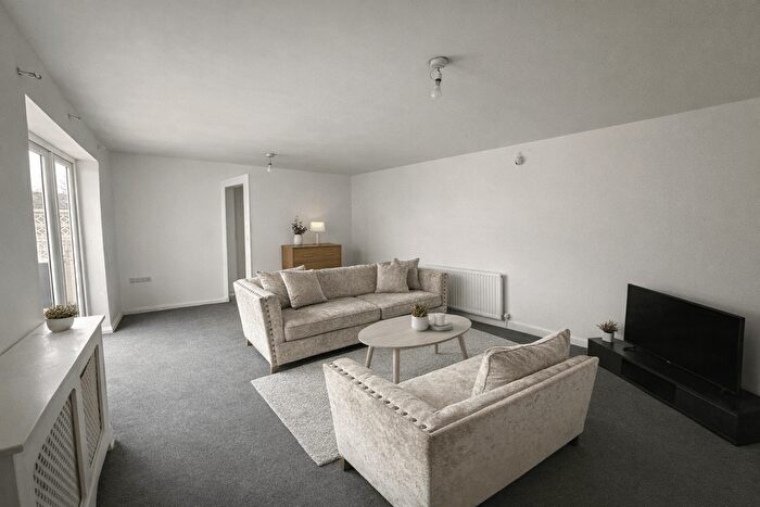 4 Bedroom Detached Bungalow To Rent In Hayes, UB3