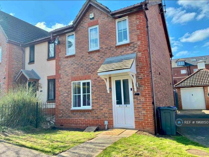 3 Bedroom Semi-Detached House To Rent In Kingmaker Way, Northampton, NN4