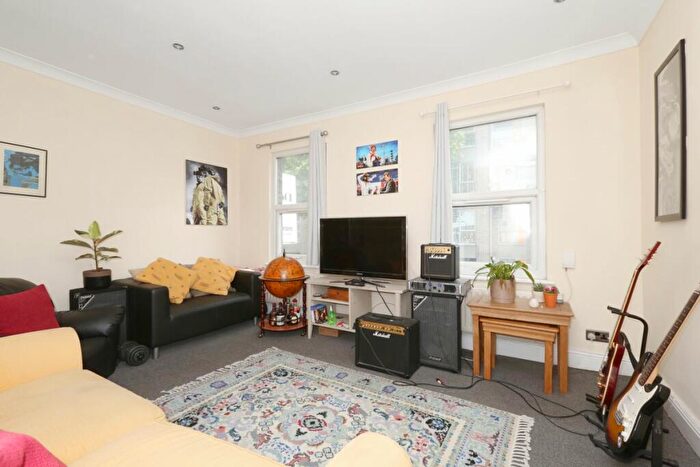 2 Bedroom Flat To Rent In Kenworthy Road, Homerton Hackney, E9