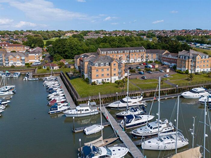 2 Bedroom Apartment For Sale In Medina View, East Cowes, Isle Of Wight, PO32