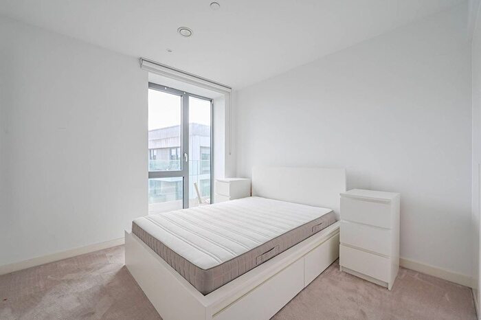 2 Bedroom Flat To Rent In Bonnet Street, Royal Docks, London, E16
