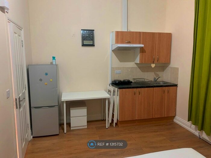 Studio To Rent In Wimborne Road, Bournemouth. BH2