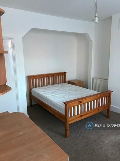 Studio To Rent In Elm Grove, Cricklewood, NW2