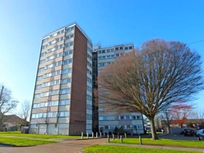 2 Bedroom Apartment For Sale In Whittingham Avenue, Southend-On-Sea, SS2