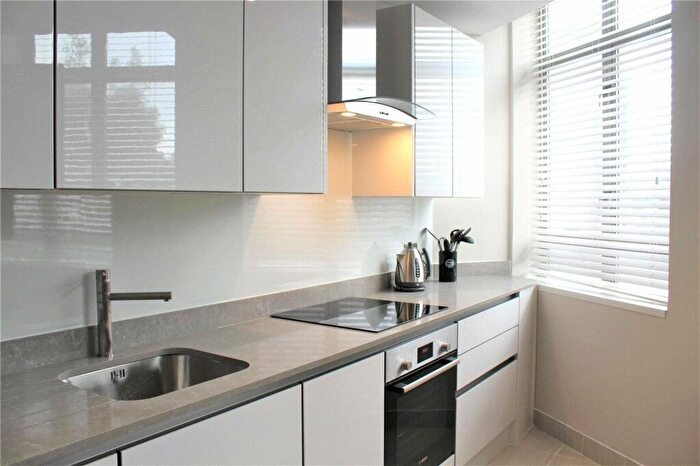 2 Bedroom Apartment To Rent In City Road, Old Street, London, EC1V