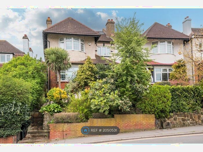 3 Bedroom Maisonette To Rent In South Norwood Hill, London, SE25