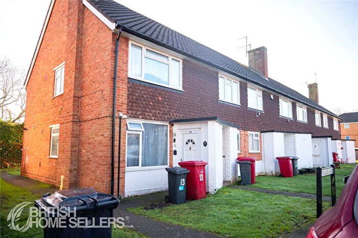 2 Bedroom Maisonette For Sale In Wylands Road, Slough, Berkshire, SL3