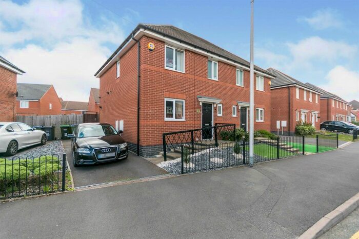 3 Bedroom Property To Rent In Brook Road, Oldbury, B68