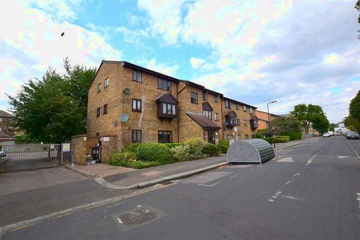 Flat To Rent In Horner Court, South Birkbeck Road, Leytonstone, E11