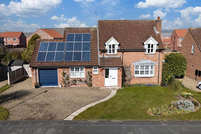 4 Bedroom Detached House For Sale In Mile End Park, Pocklington, York, YO42