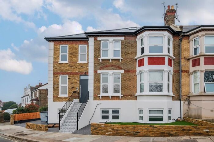 2 Bedroom Flat To Rent In Sunningfields Crescent, Hendon, NW4