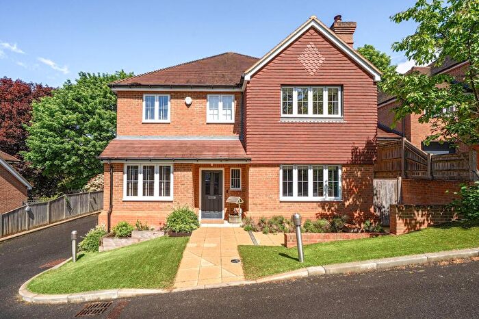 4 Bedroom Detached House For Sale In Boxford Close, South Croydon, CR2