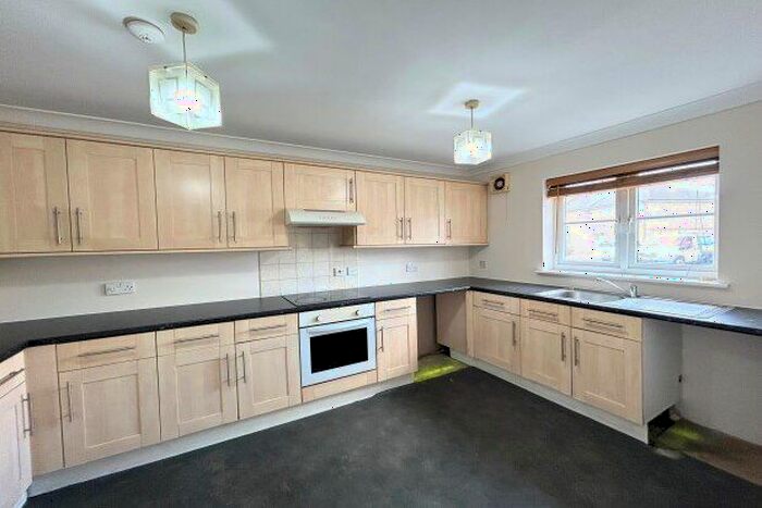 3 Bedroom Property To Rent In Parkview Mews, Rainham, RM13