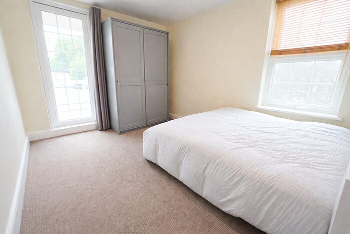 3 Bedroom Flat To Rent In Holloway Road, London, N7