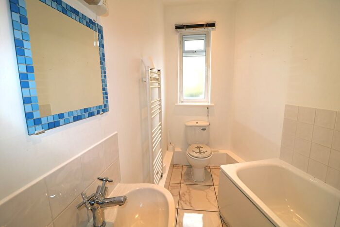 1 Bedroom Flat To Rent In Downham Way, Bromley, BR1