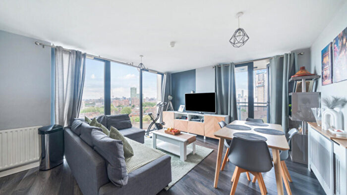 2 Bedroom Flat For Sale In Taylor Place, Bow, E3