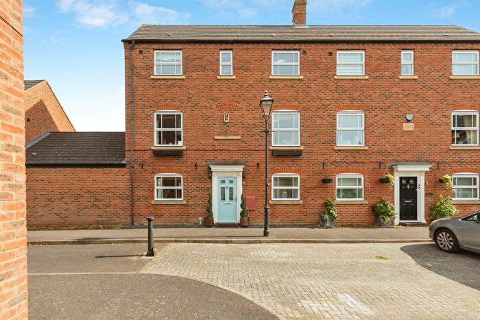 4 Bedroom Property For Sale In Disraeli Square, Aylesbury, HP19