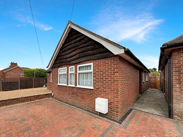 2 Bedroom Semi-Detached Bungalow For Sale In Periwinkle Lane, Dunstable, LU6