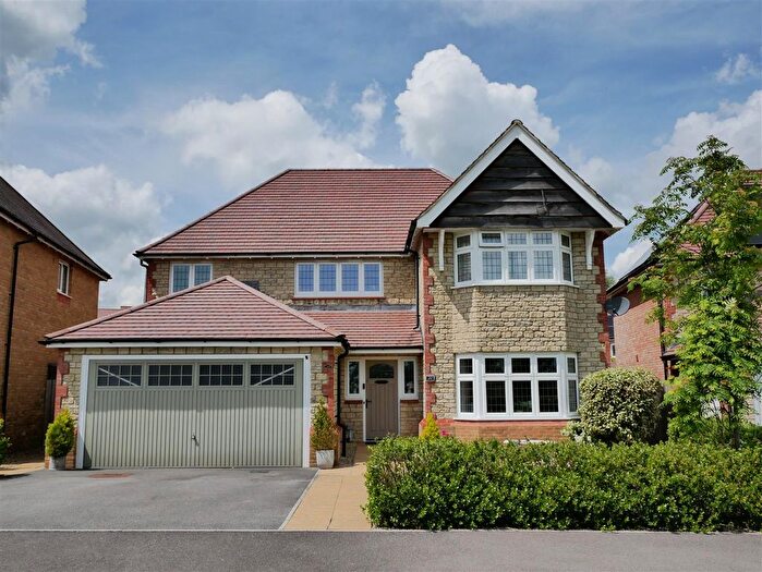 4 Bedroom Detached House For Sale In Morgans Road, Calne, SN11