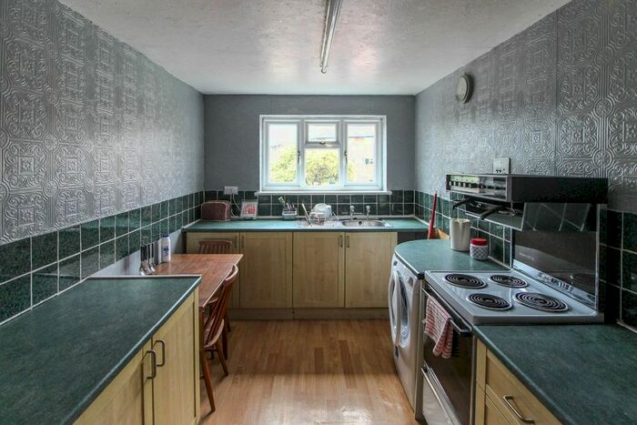 2 Bedroom Flat To Rent In Heaton Court, High Street, Cheshunt, Waltham Cross, EN8