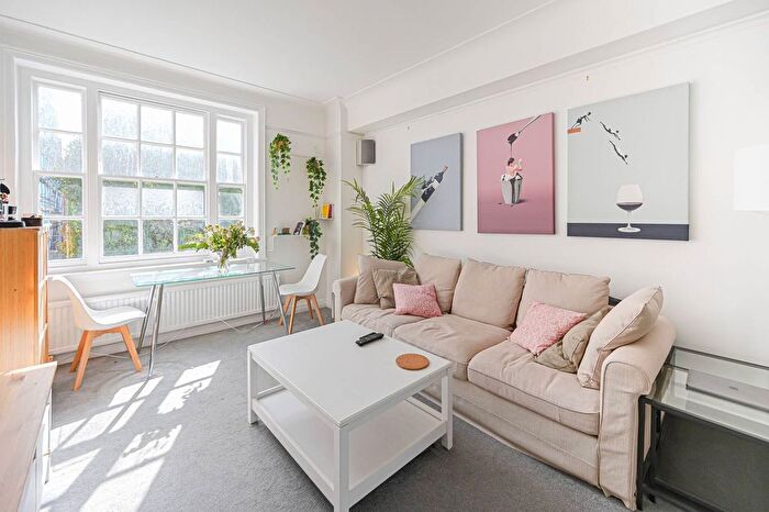 2 Bedroom Flat For Sale In X, Chelsea, London, SW3