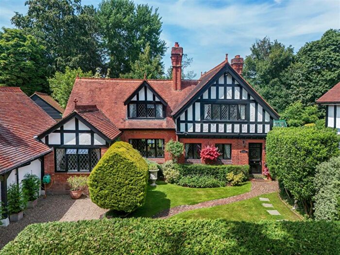 3 Bedroom Detached House For Sale In Thicket Grove, Newlands Drive, Maidenhead, SL6