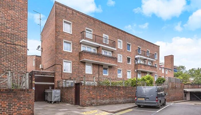 4 Bedroom Apartment To Rent In Cowdenbeath Path, London, N1