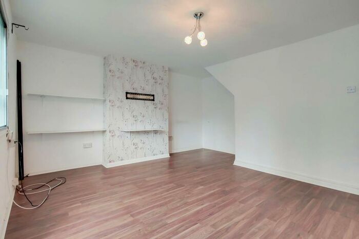 3 Bedroom Maisonette To Rent In Windsor Terrace, Islington, London, N1