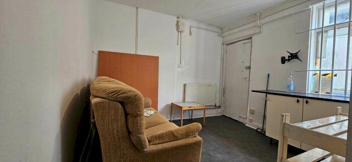 2 Bedroom Flat To Rent In Uxbridge Road, London, W7