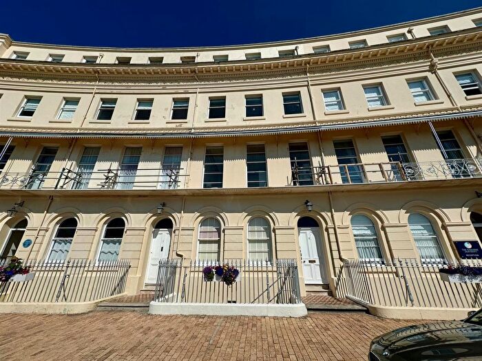 1 Bedroom Flat To Rent In Hesketh Crescent, Torquay, TQ1