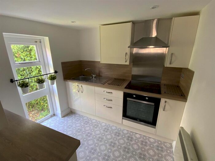 1 Bedroom Flat To Rent In Torrington Street, Bideford, EX39