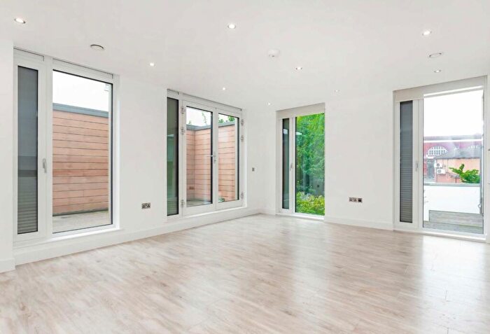 3 Bedroom Flat To Rent In Junction Road, Tufnell Park, N19