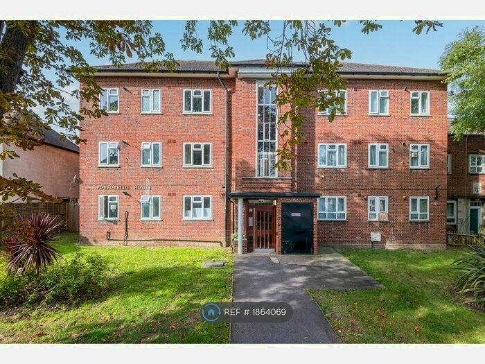 3 Bedroom Flat To Rent In Portobello House, London, SE27
