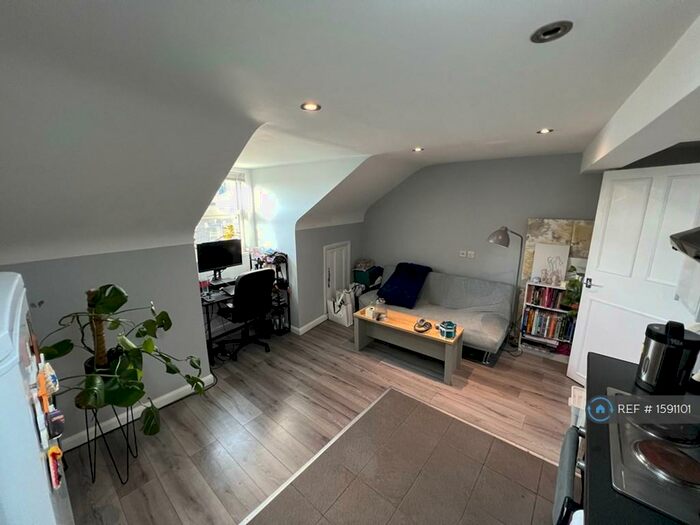 1 Bedroom Flat To Rent In Holloway Road, London, N19